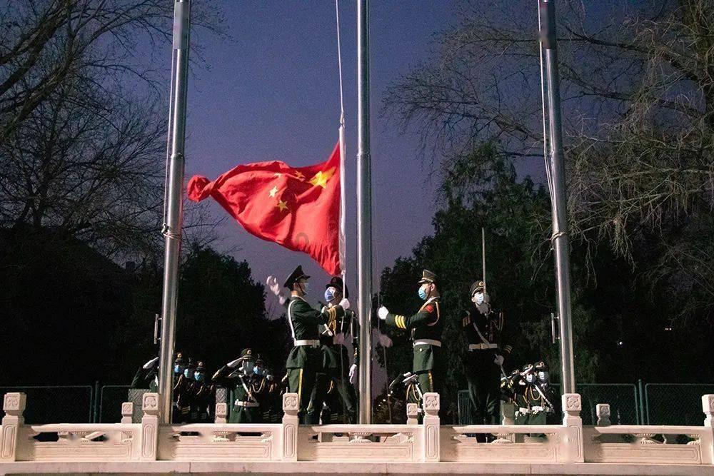 探讨家庭关系,尽在when l think of you 怎么连读?