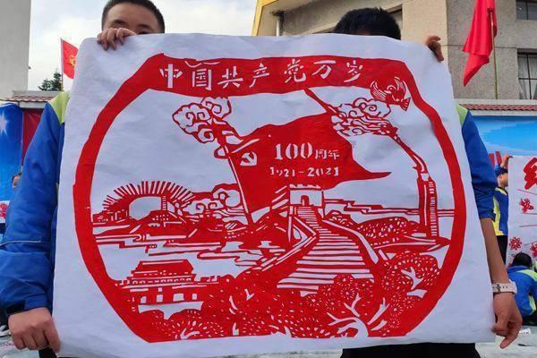 冬天,外行人吃青鱼草鱼,内行人专吃它,和白菜炖一锅,肉嫩味特鲜,别不懂吃